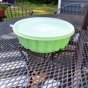 Classic Tupperware Lime Green Jello Mold Ice Ring with Lid #1202 - 3 Piece Set